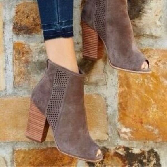 ✨Gianni Bini Schools Out Suede Peep Toe Black Sz 6 Bootie✨ - Picture 9 of 9